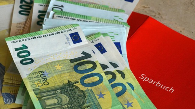 SPD will Sparbücher der Deutschen für Haushaltssanierung nutzen