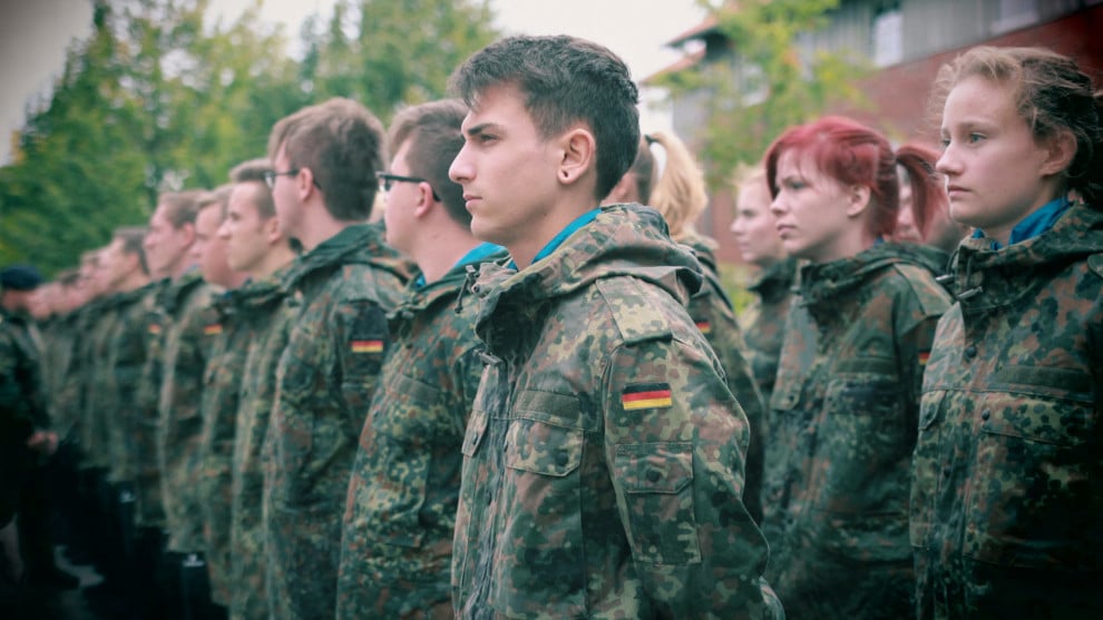 Mit 17 zur Truppe: Bundeswehr rekrutiert Tausende Teenager