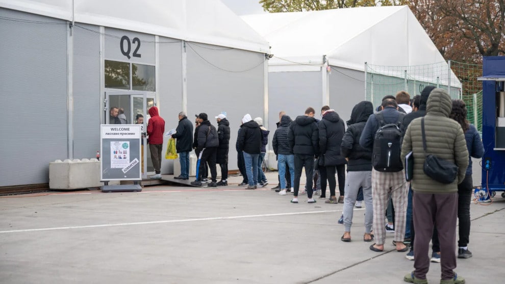 Wie ein englisches Unternehmen an deutschen Asylheimen verdient