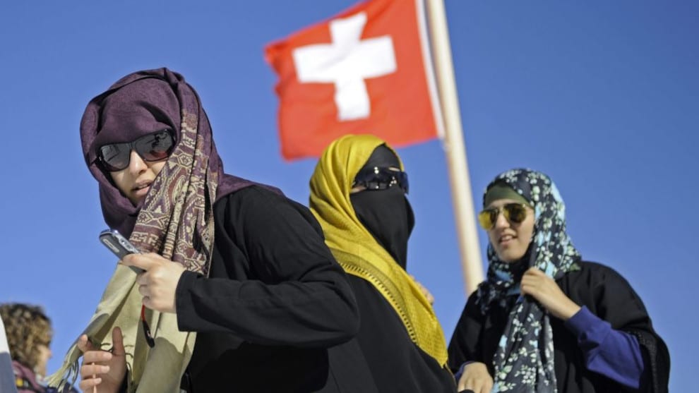 Schweiz: Burka-Verbot tritt in Kraft